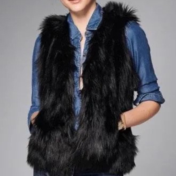 Abercrombie Finch Black Faux Fur Vest 
